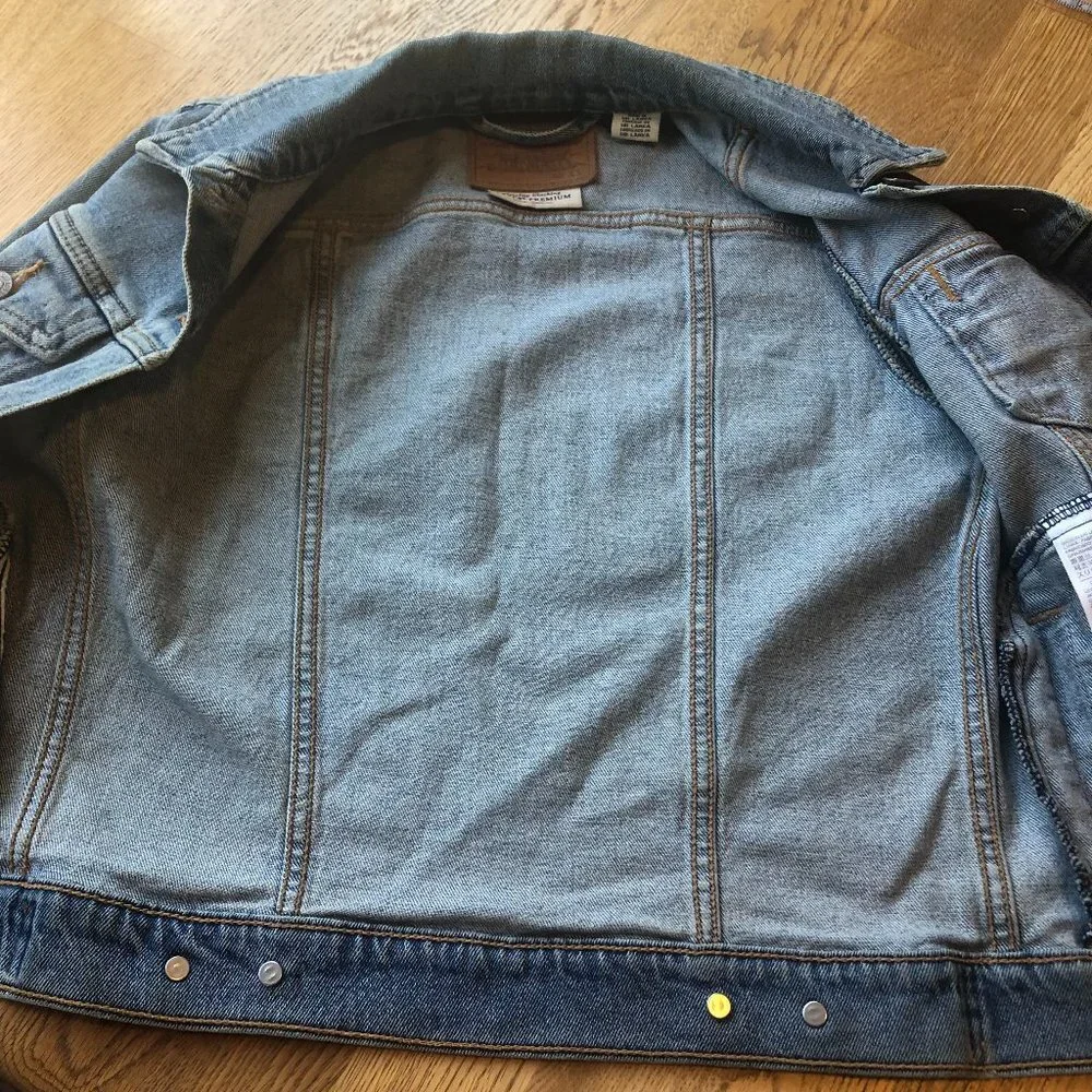 Levi's Original Trucker Jacket in Throw Elbows Size XS